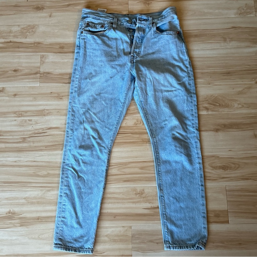 Levi’s Women’s 501 28w 28L light wash